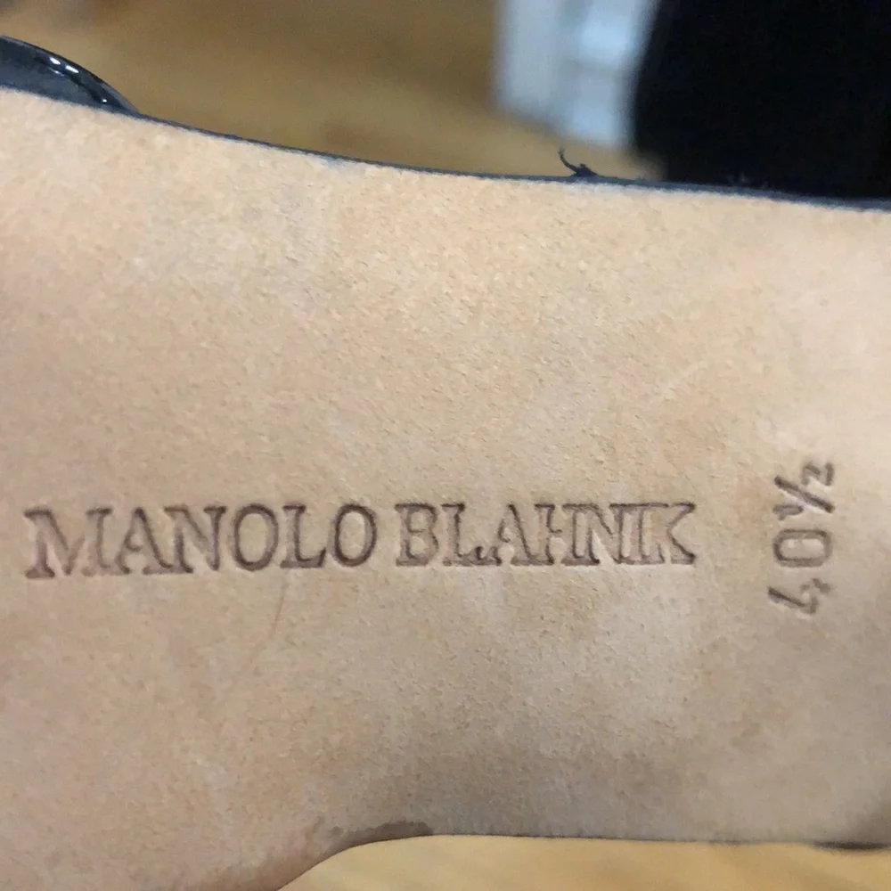 Authentic Manolo Blahnik quilted leather slingback heels. - Picture 11 of 17